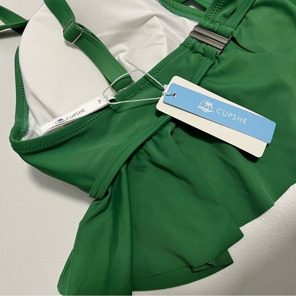 Cupshe Zoe Green Ruffle Crisscross Plus Size Bikini Top 1X D2 - Picture 5 of 6